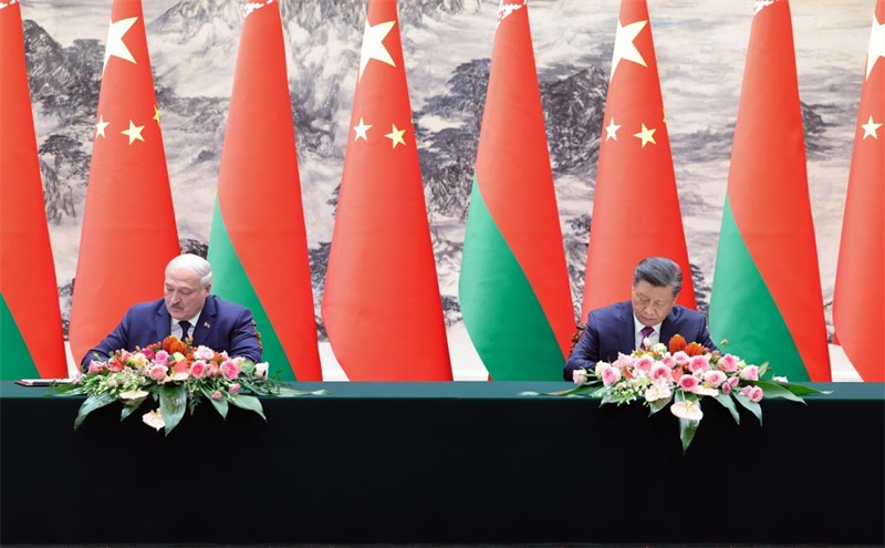 Xi Jinping s'entretient avec le président bélarusse