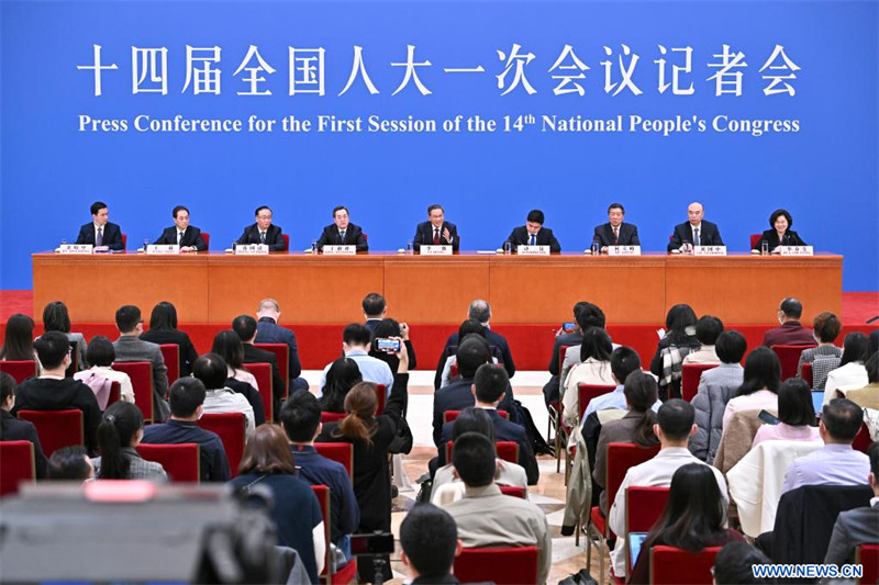 Le PM chinois rencontre la presse après la session annuelle de l'organe législatif national