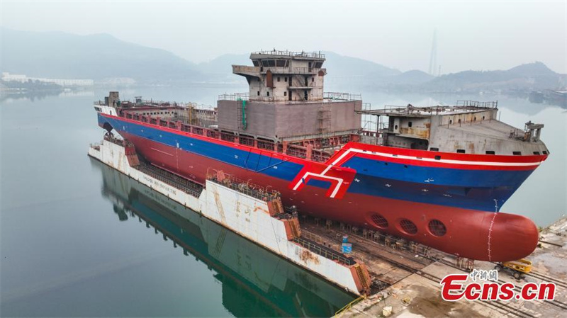 Le premier navire poseur de câbles de 10 000 tonnes chinois dévoilé dans la province du Jiangxi