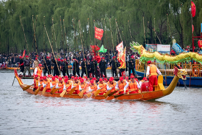 Jiangsu : la foire aux bateaux de Maoshan à Xinghua