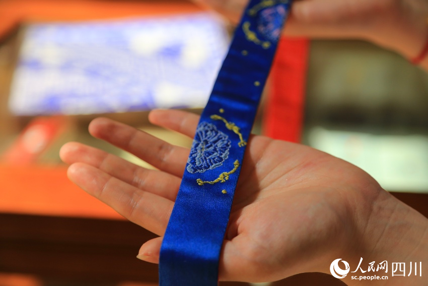 Sichuan : l'artisanat traditionnel inclus dans les rubans des médailles des 31e Jeux Mondiaux Universitaires d'Eté