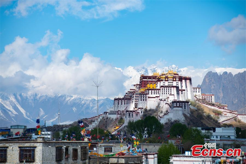 Tibet : le Palais du Potala après la neige à Lhassa
