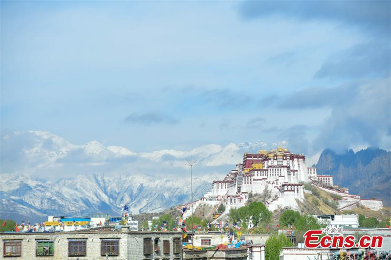 Tibet : le Palais du Potala après la neige à Lhassa