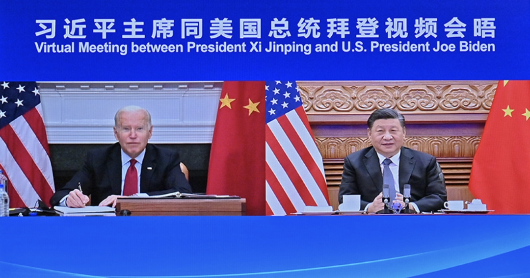 Le matin du 16 novembre 2021, le président Xi Jinping a tenu une réunion vidéo avec le président américain Biden à Beijing. (Photo / Yue Yuewei)