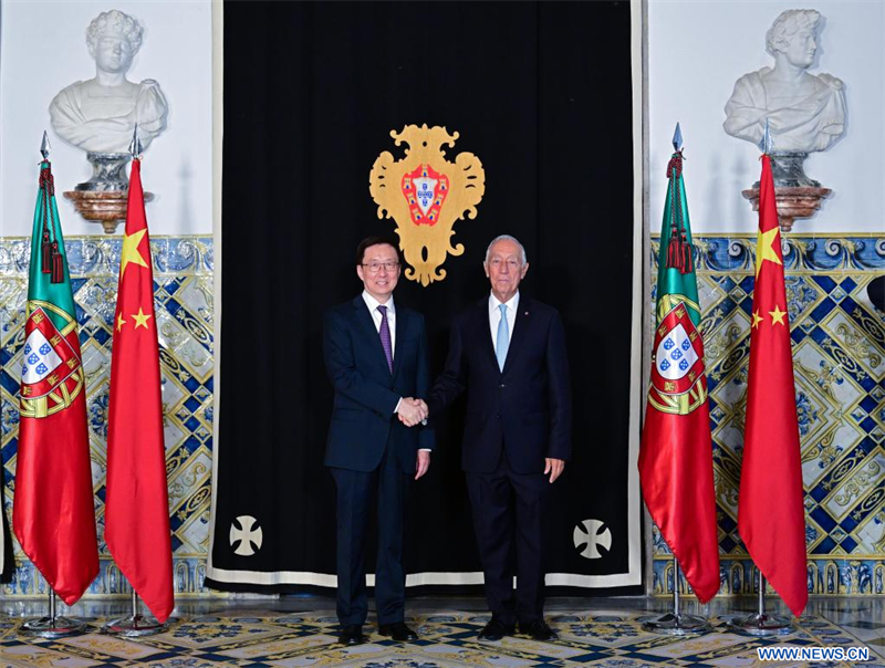 Le vice-président chinois discute des relations bilatérales avec le président et le Premier ministre portugais