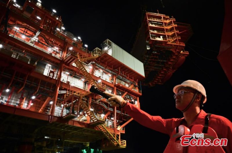 Guangdong : installation réussie des blocs supérieurs de la plate-forme Enping 20-4