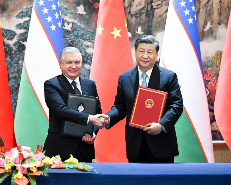 Xi Jinping s'entretient avec le président de l'Ouzbékistan