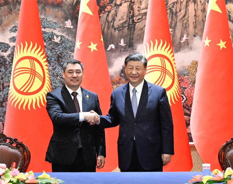 Xi Jinping s'entretient avec le président du Kirghizistan