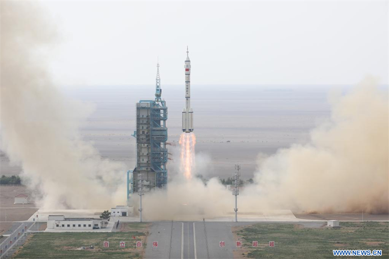 La Chine lance le vaisseau spatial habité Shenzhou-16