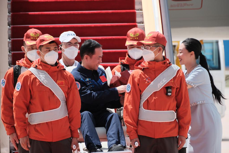 Arrivée à Beijing des astronautes de Shenzhou-15