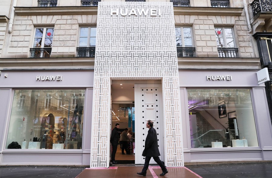 Photo prise le 5 mars 2020 montrant le magasin phare de Huawei à Paris, en France. (Xinhua/Gao Jing)