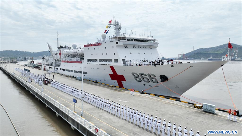 Départ d'un navire-hôpital de la marine chinoise pour une mission humanitaire