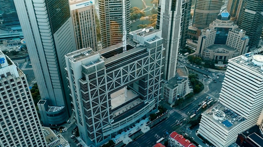 Photo d'archive d'une vue extérieure de la Bourse de Shanghai dans la nouvelle zone de Pudong à Shanghai, dans l'est de la Chine. (Photo : Xinhua)