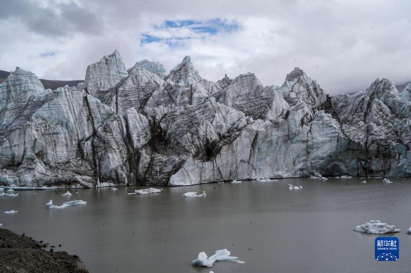 Le glacier de Gangbu, dans la région autonome du Tibet (sud-ouest de la Chine), le 8 juillet. (Photo/Xinhua)