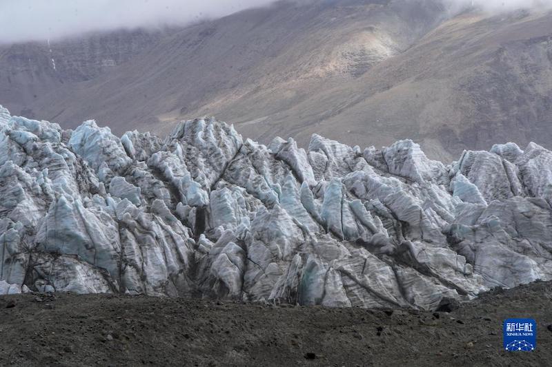 Tibet: le glacier de Gangbu en été