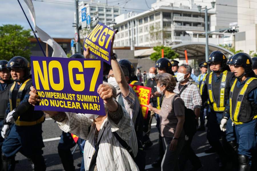 Une manifestation contre le sommet du Groupe des Sept (G7) à Hiroshima, au Japon, le 20 mai 2023. (Xinhua/Zhang Xiaoyu)