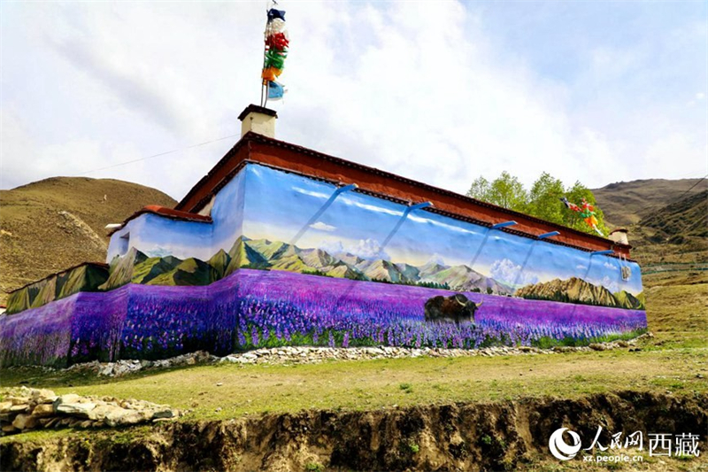 Tibet : des peintures 3D embellissent le village de Qiacun