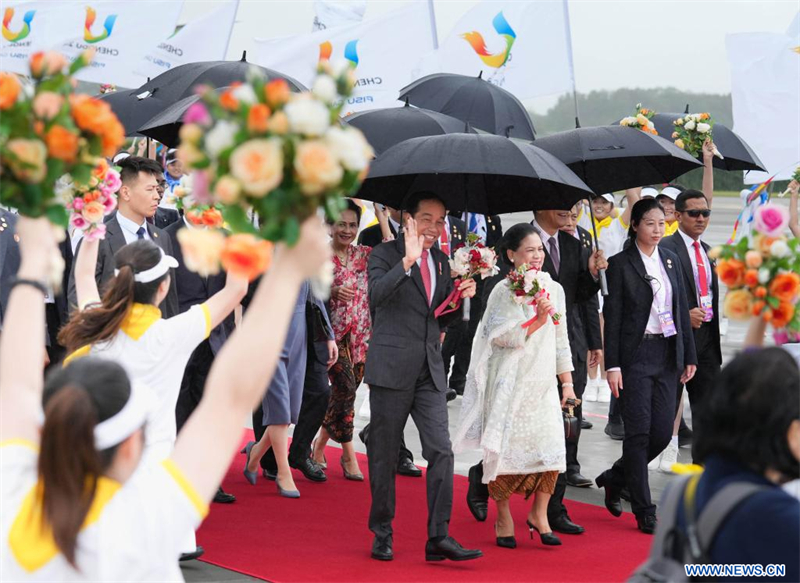 Arrivée du président indonésien à Chengdu pour les Jeux mondiaux universitaires de la FISU