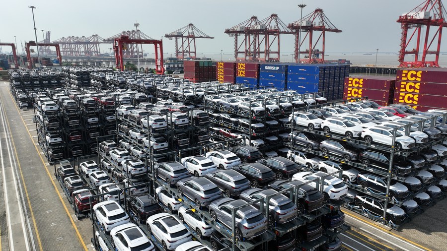 Photo aérienne de véhicules à énergie nouvelle pour exportation dans un terminal du port de Taicang, dans la province chinoise du Jiangsu (est), le 11 juillet 2023. (Photo : Ji Haixin)