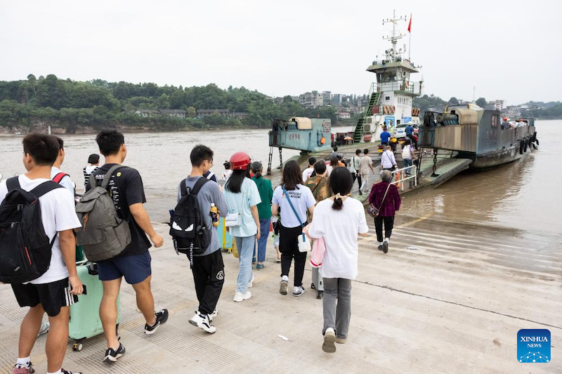 Sichuan : le service de ferry prend fin avec l'ouverture du grand pont à la circulation à Yibin