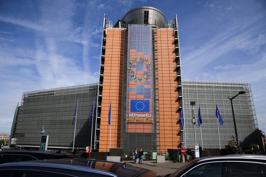 Photo prise le 6 mai 2023 montrant le bâtiment du siège de la Commission européenne à Bruxelles, en Belgique. (Xinhua/Zheng Huansong)
