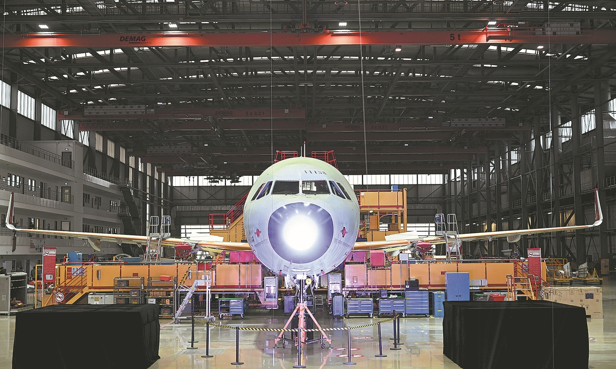 Un avion est en cours d'assemblage dans les installations d'assemblage final d'Airbus à Tianjin (nord de la Chine) en novembre. (Zhao Zishuo / Xinhua)