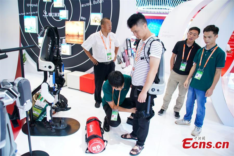 Présentation de produits de haute technologie à la 20e Exposition Chine-ASEAN