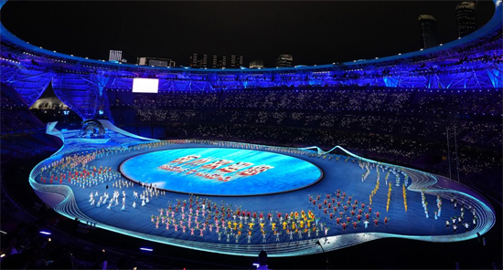 Des artistes présentent un spectacle en prélude à la cérémonie d'ouverture des 19es Jeux asiatiques dans le stade du Centre sportif olympique de Hangzhou, à Hangzhou, le 23 septembre 2023. (Photo : Jiang Wenyao)