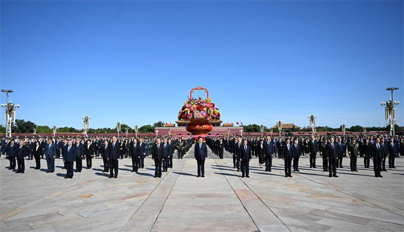 Xi Jinping rend hommage aux héros nationaux à l'occasion de la Journée des martyrs