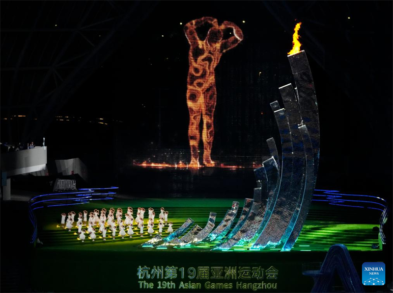 Le président par intérim du COA proclame la clôture des Jeux asiatiques de Hangzhou