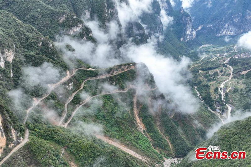 A Chongqing, la route des falaises mène à la prospérité