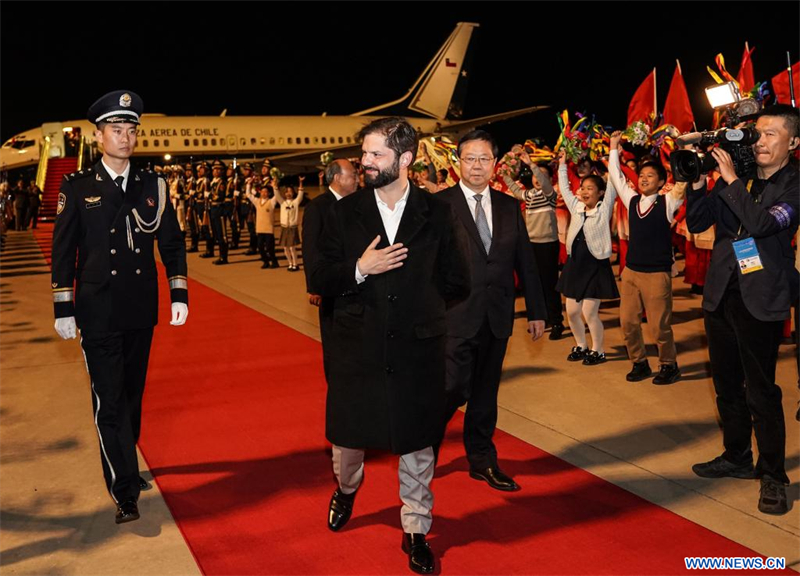 Arrivée du président chilien à Beijing pour le 3e Forum de 