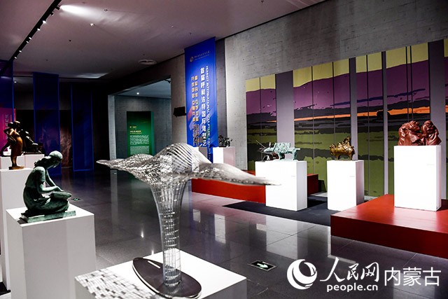 Mongolie intérieure : ouverture de la 1re Exposition internationale d'art de sculpture de Hohhot au Musée d'art de sculpture de Hohhot