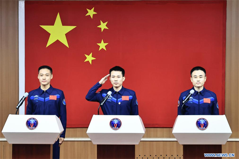 Les astronautes de la mission chinoise Shenzhou-17 rencontrent la presse