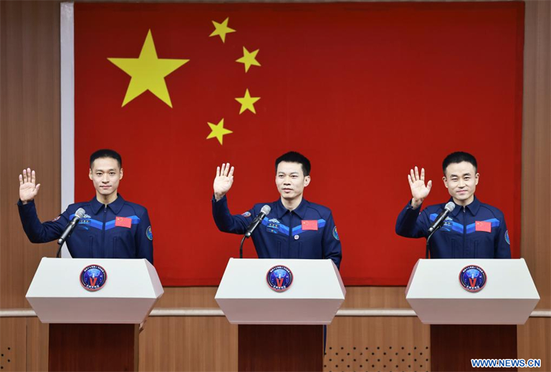 Les astronautes de la mission chinoise Shenzhou-17 rencontrent la presse