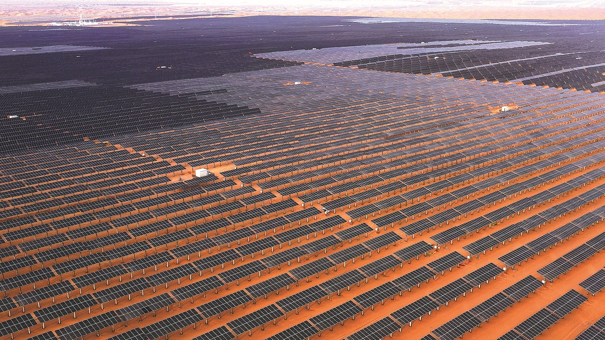 La première phase d'un projet d'énergie renouvelable dans le désert de Tengger, dans la région autonome Hui du Ningxia (nord-ouest de la Chine). (Photo / China News Service)
