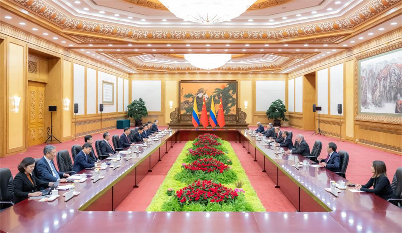 Xi Jinping s'entretient avec le président colombien, élevant les relations au rang de partenariat stratégique