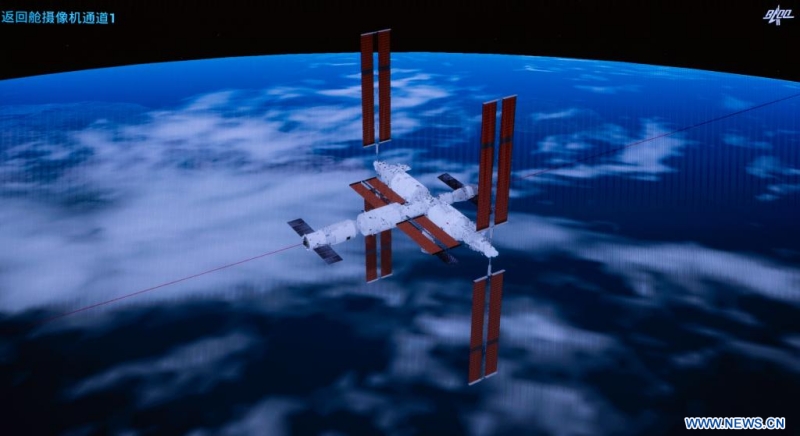 Le vaisseau spatial habité chinois Shenzhou-17 s'amarre à la combinaison de la station spatiale