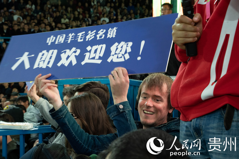 Les médias eurasiatiques en visite dans le Guizhou : les journalistes des médias étrangers découvrent le « Village du basket » à Taipan