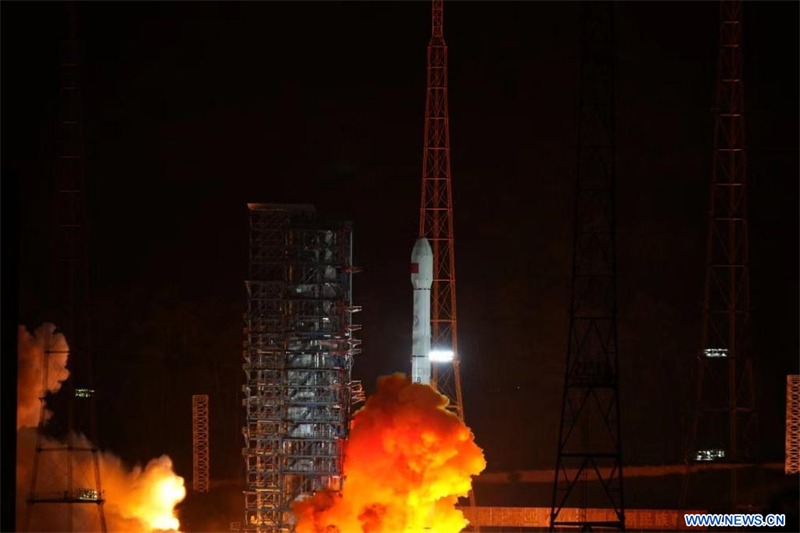 La Chine lance le satellite Zhongxing-6E