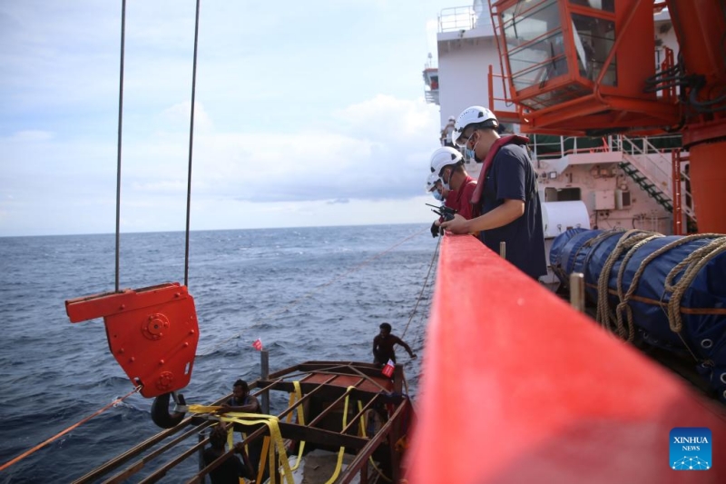 Un brise-glace chinois sauve un bateau de pêche dans le sud-ouest du Pacifique