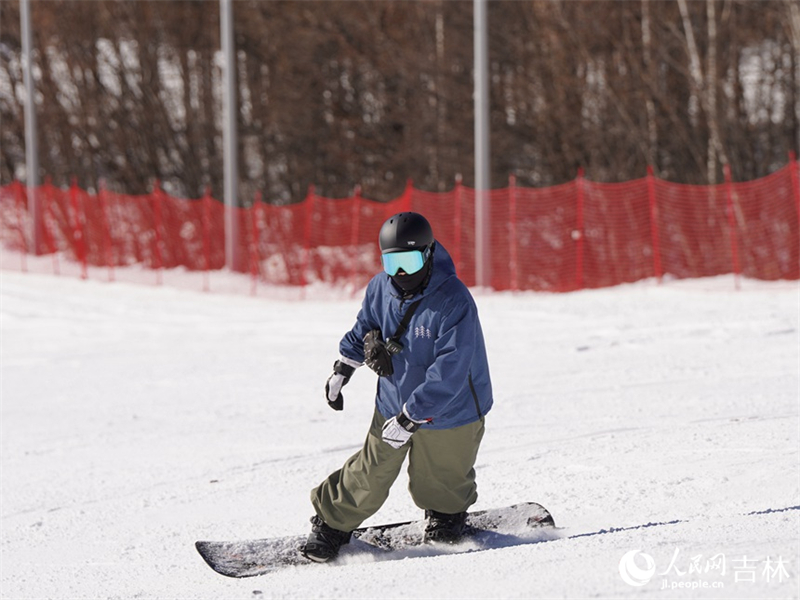 Jilin : les amateurs de ski se rassemblent sur le mont Changbai