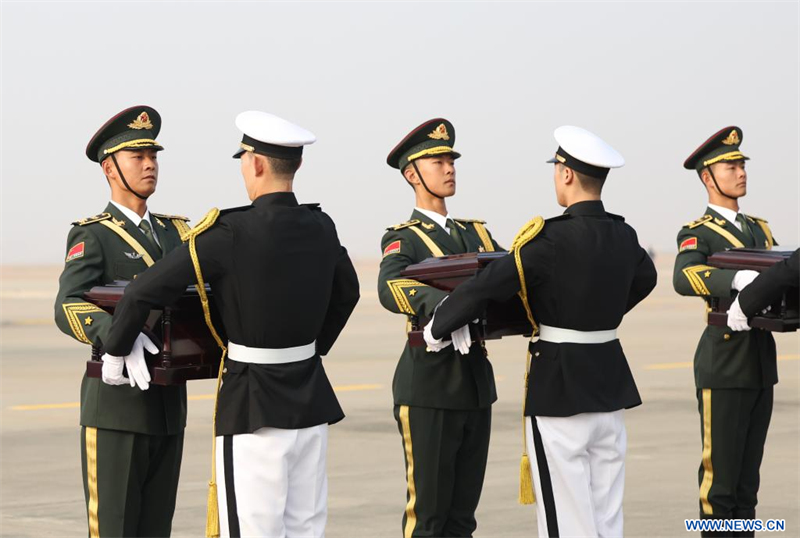 La Chine et la République de Corée organisent une cérémonie de transfert des dépouilles de 25 soldats chinois tués pendant la guerre de Corée