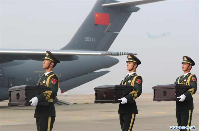 La Chine et la République de Corée organisent une cérémonie de transfert des dépouilles de 25 soldats chinois tués pendant la guerre de Corée