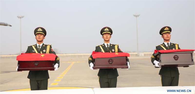 La Chine et la République de Corée organisent une cérémonie de transfert des dépouilles de 25 soldats chinois tués pendant la guerre de Corée