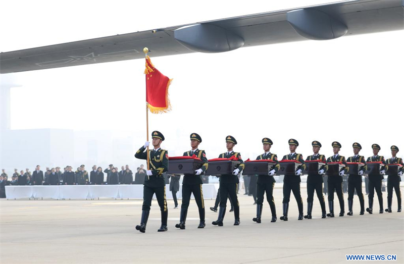 La Chine et la République de Corée organisent une cérémonie de transfert des dépouilles de 25 soldats chinois tués pendant la guerre de Corée