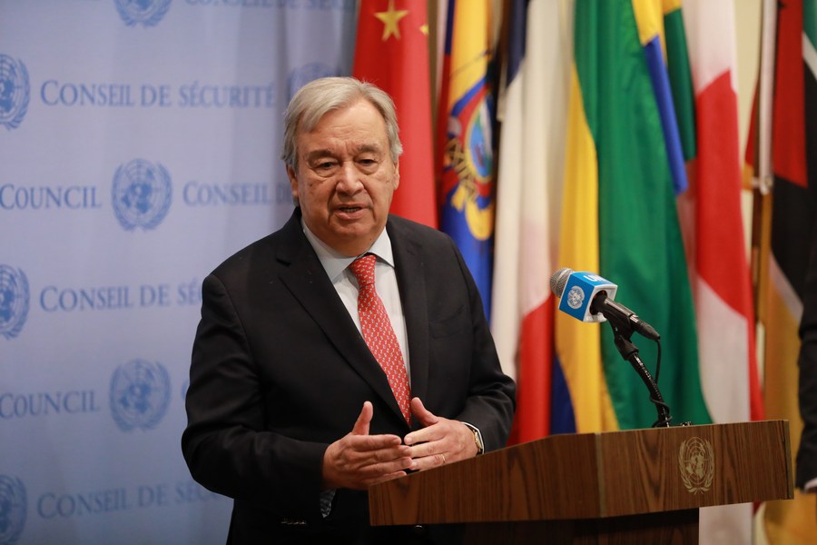 Le secrétaire général de l'ONU, Antonio Guterres, s'adresse à la presse au siège de l'ONU à New York, le 27 novembre 2023. (Xinhua/Xie E)