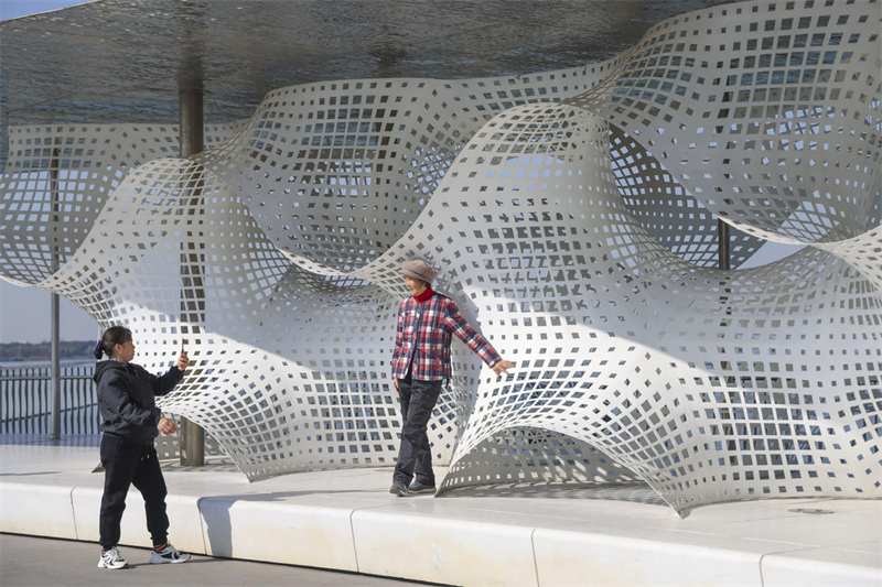 Shanghai : le pont Yuandang à marche ralentie est devenu un site touristique