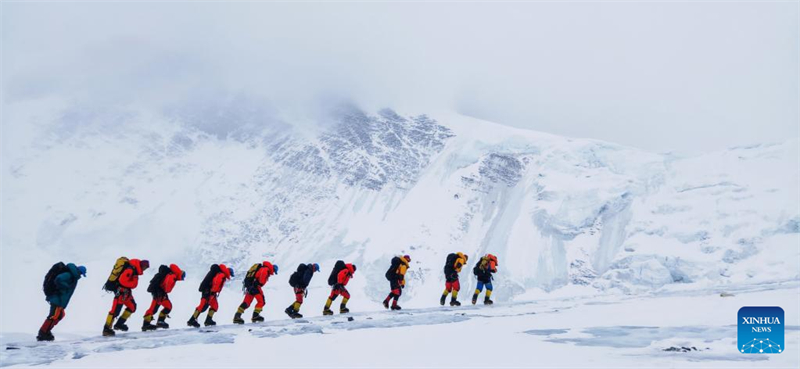 Tibet : des guides du mont Qomolangma se rencontrent à Lhassa pour partager leurs expériences