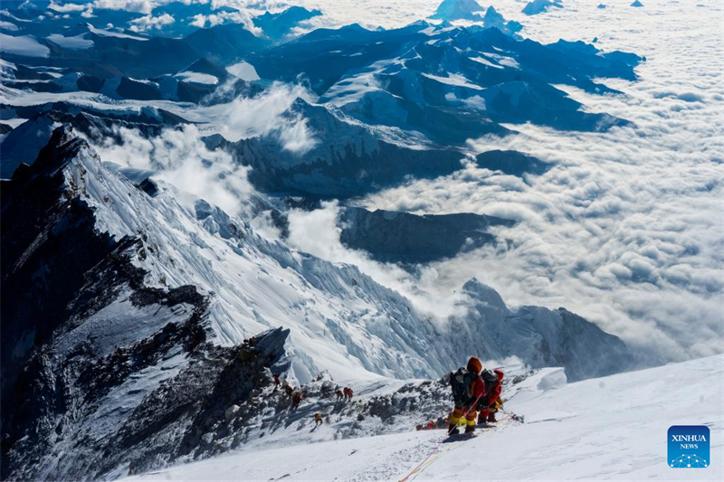 Tibet : des guides du mont Qomolangma se rencontrent à Lhassa pour partager leurs expériences